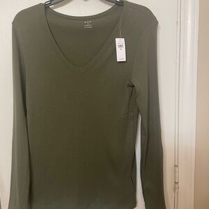 New Gap Women's Olive V-Neck Long Sleeve Top